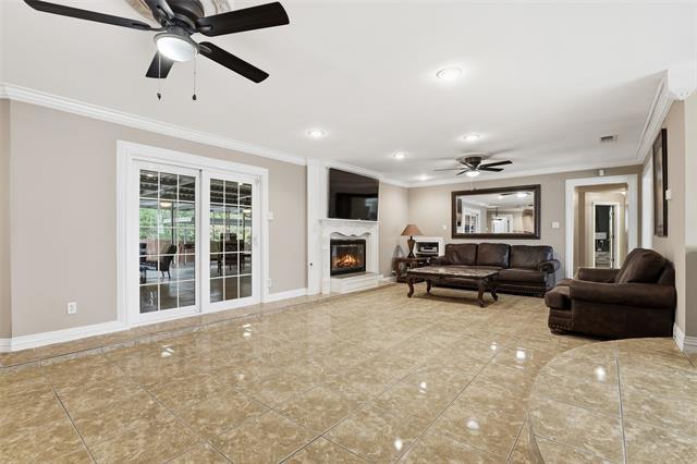 Building Photo - 6545 Lyndon B Johnson Fwy