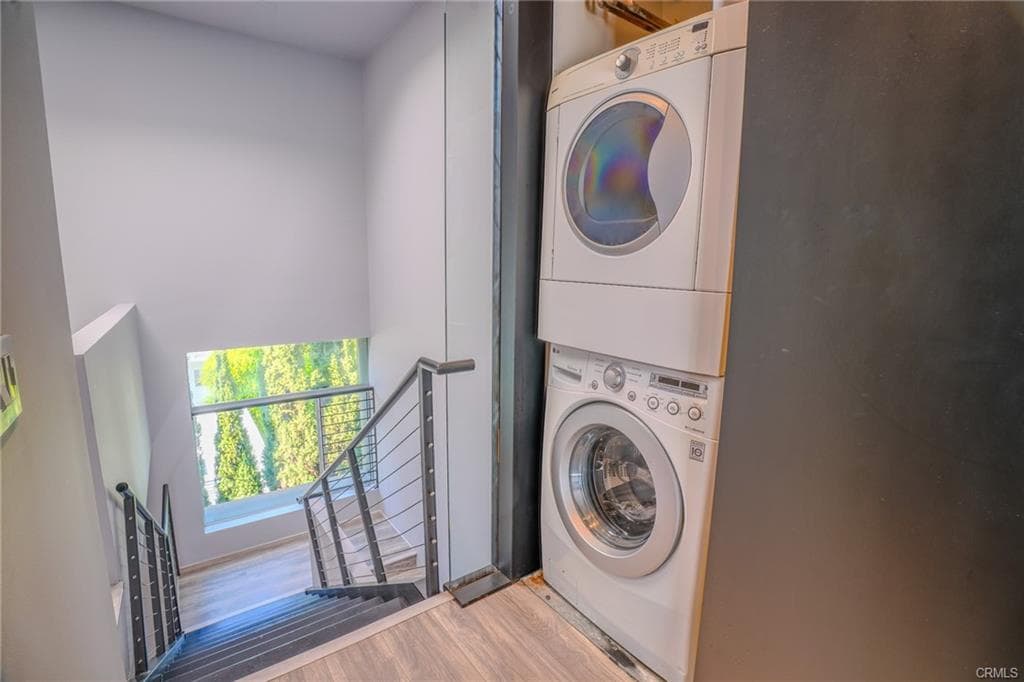 Building Photo - 1011 N Orange Grove Ave