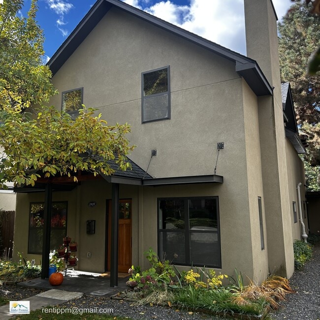 Building Photo - 1919 N 31st St