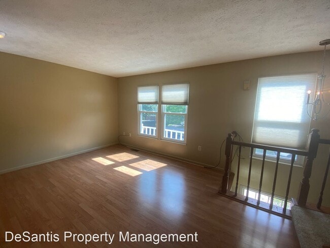 Building Photo - 3 br, 2.5 bath House - 902 Lexington Drive