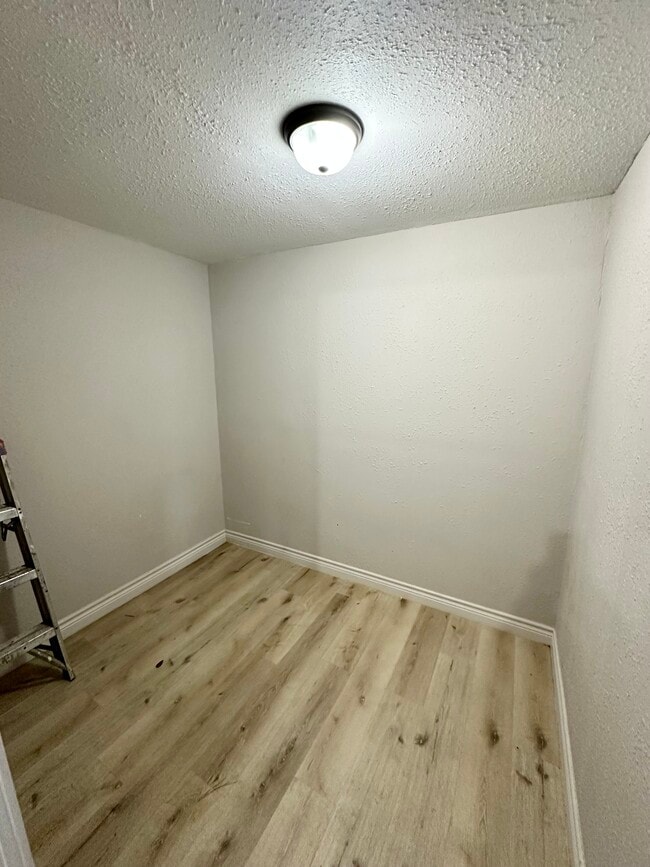 Building Photo - 113 Fred St