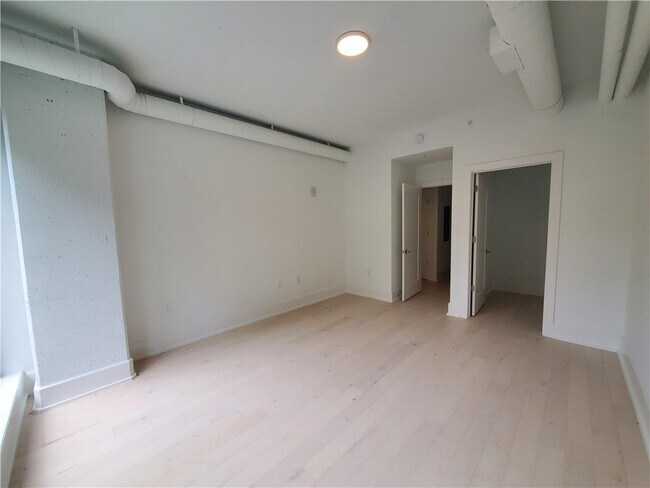 Building Photo - 775 Juniper St NE