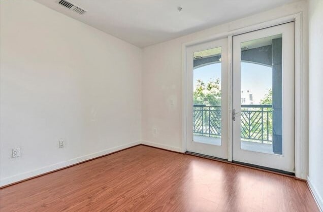 Building Photo - Bright 2BR / 2BA Condo with Balcony, Parking & Amenities in Central Dublin