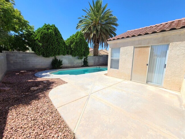 Building Photo - 137 Windy Creek Ave