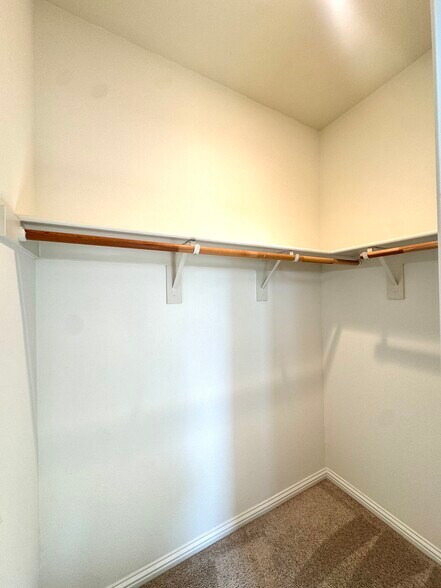 Building Photo - 2616 Admiral Cir