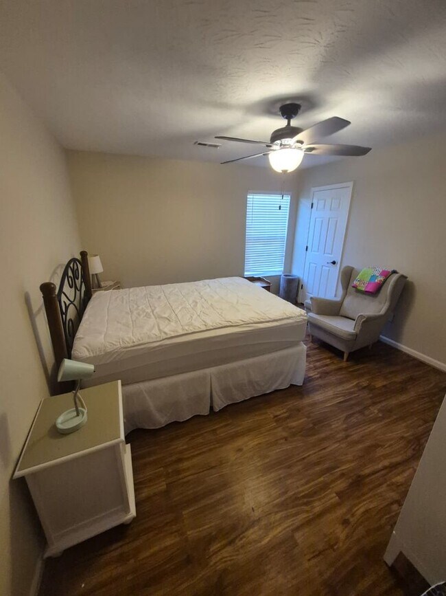 Building Photo - 40 Nicole Dr