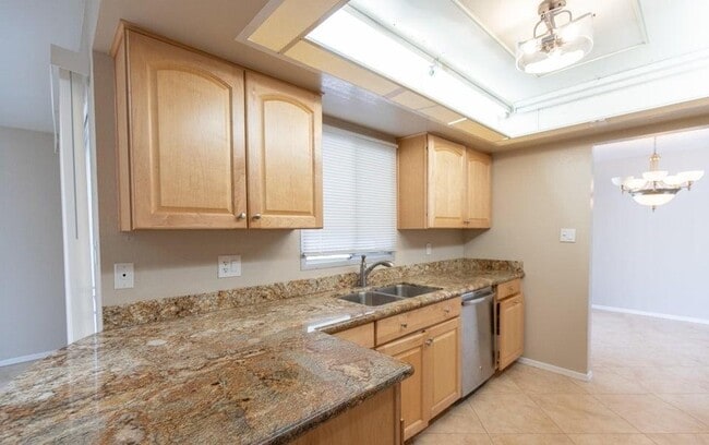 Building Photo - 2439 E Del Rio Dr