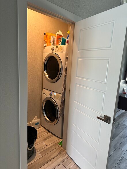 Building Photo - 10990 Goodwin St