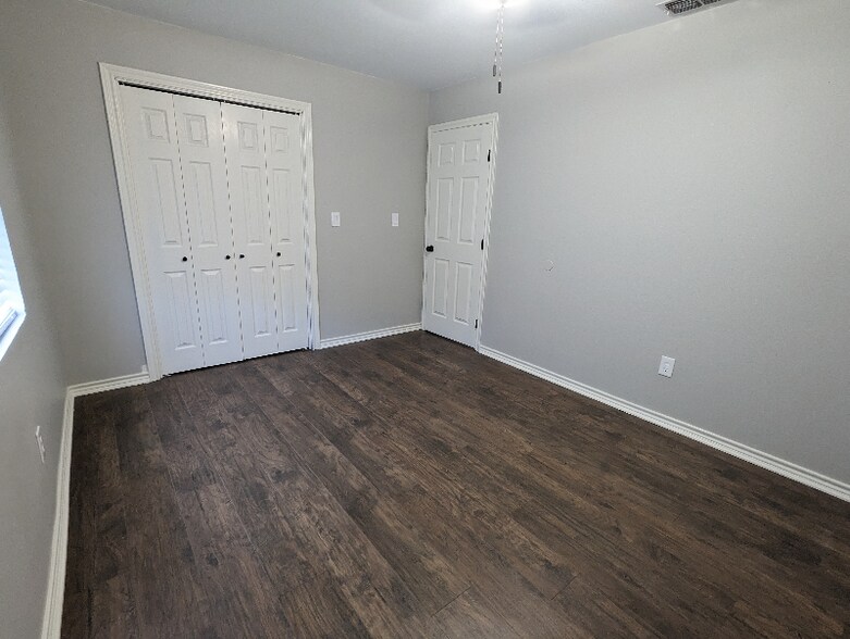 Building Photo - 114 Scofield Ave