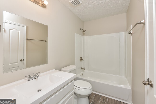 Building Photo - 6332 Ellenwood Dr