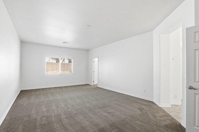 Building Photo - Single Story Stunner in Silverado Ranch!