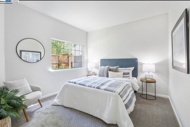 Building Photo - 5 Stuart Pl