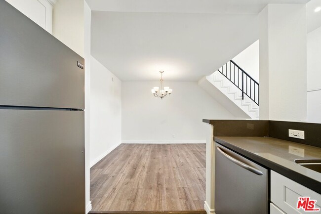 Building Photo - 6212 Fulton Ave