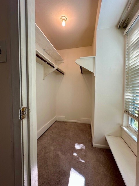 Building Photo - 6332 Chevy Chase Dr