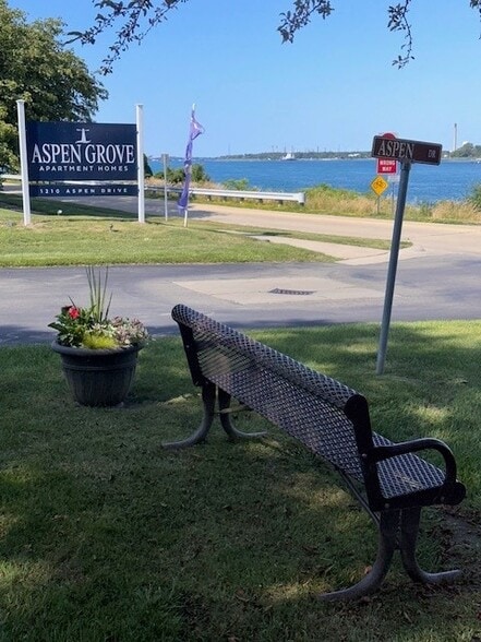 Primary Photo - Aspen Grove ~ Discover the Simplicity of Cottage Living on the River
