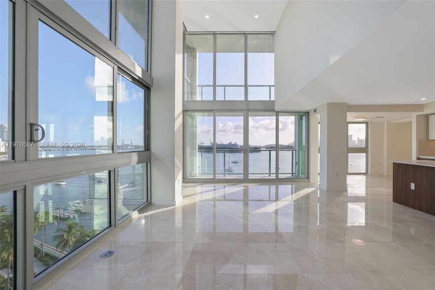 Building Photo - 1500 Bay Dr