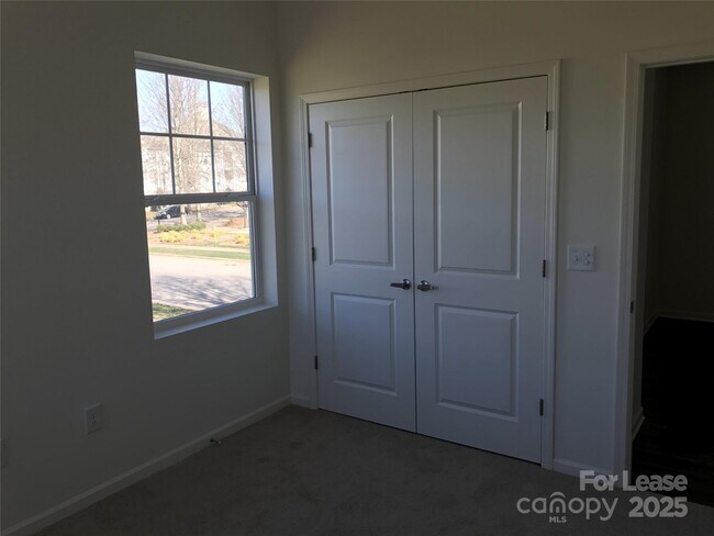 Building Photo - 17905 Delmas Dr