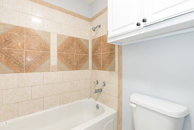 Building Photo - Newly Renovated 4 Bed / 3.5 Bath in Tulsa ...