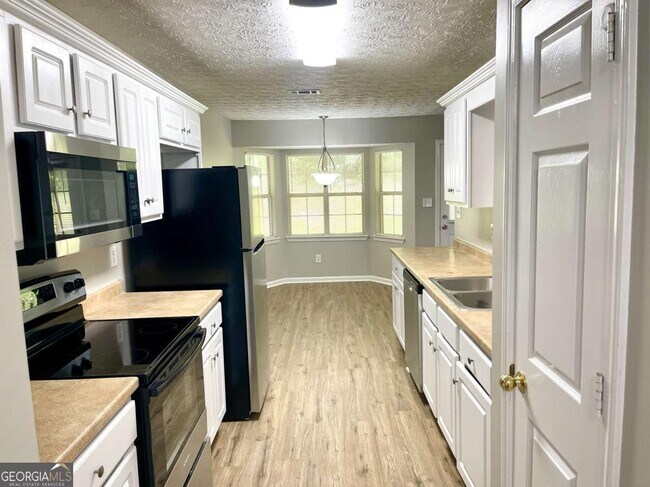 Building Photo - 215 Mountain Ridge