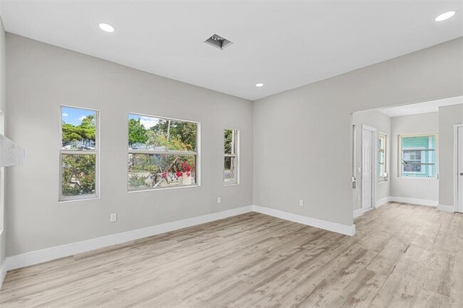Building Photo - 634 37th St