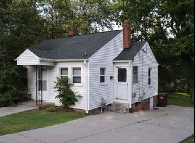 Building Photo - 210 Oakview Rd