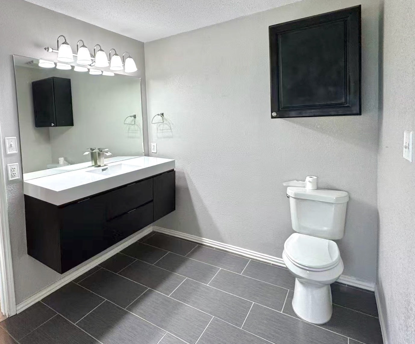 Master bathroom - 1606 Tyler Ter