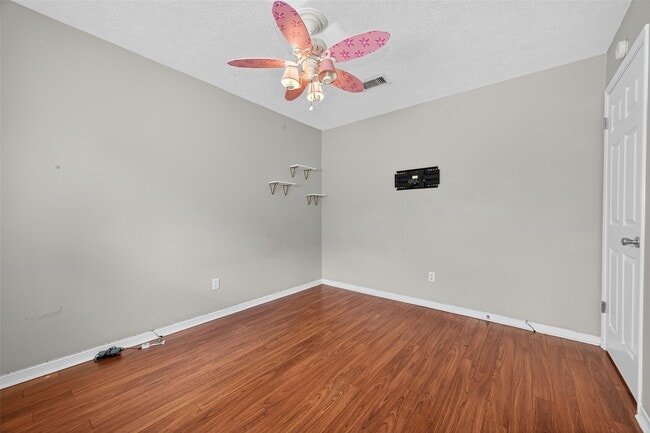 Building Photo - 6107 Howland Ct