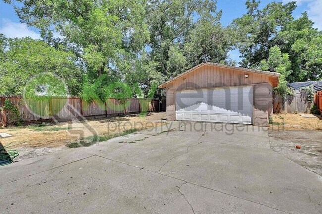 Building Photo - 2313 Piercy Way