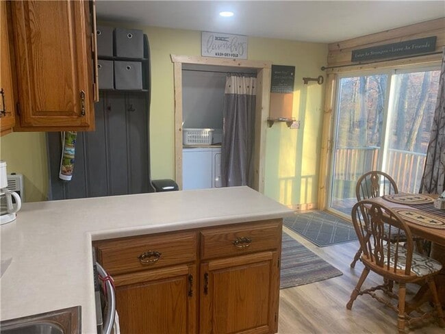 Building Photo - 228 Hawthorn Rd