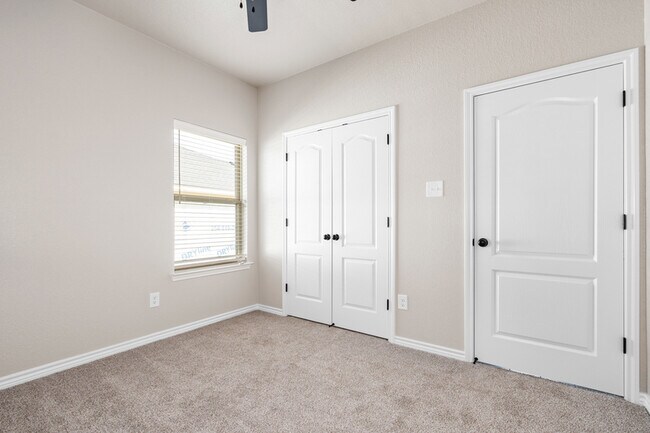 Building Photo - 602 Dred Roger Circle