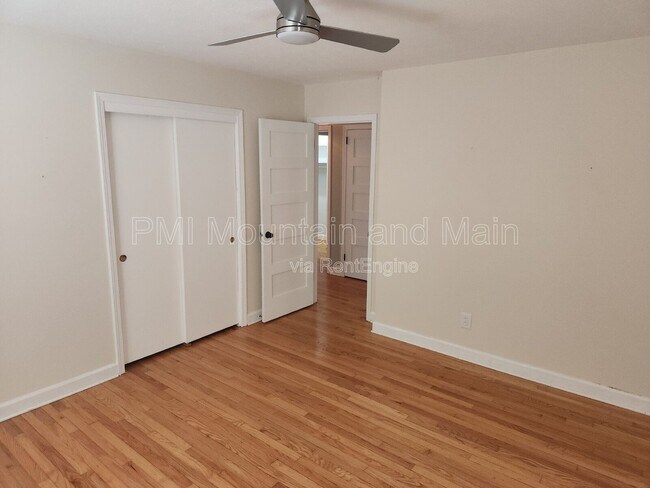 Building Photo - 1220 Woodmont Dr