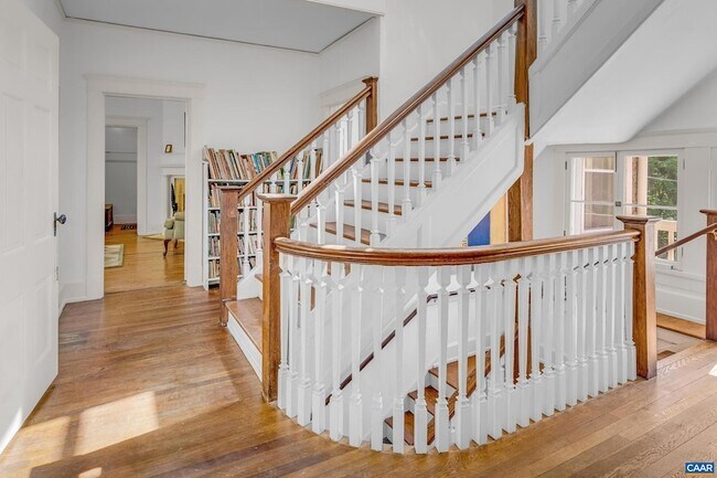 Building Photo - 502 Park Hill