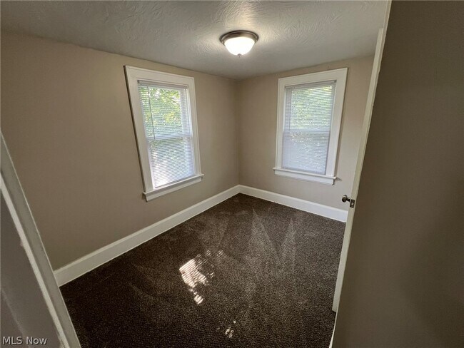Building Photo - 784 Rosamond Ave