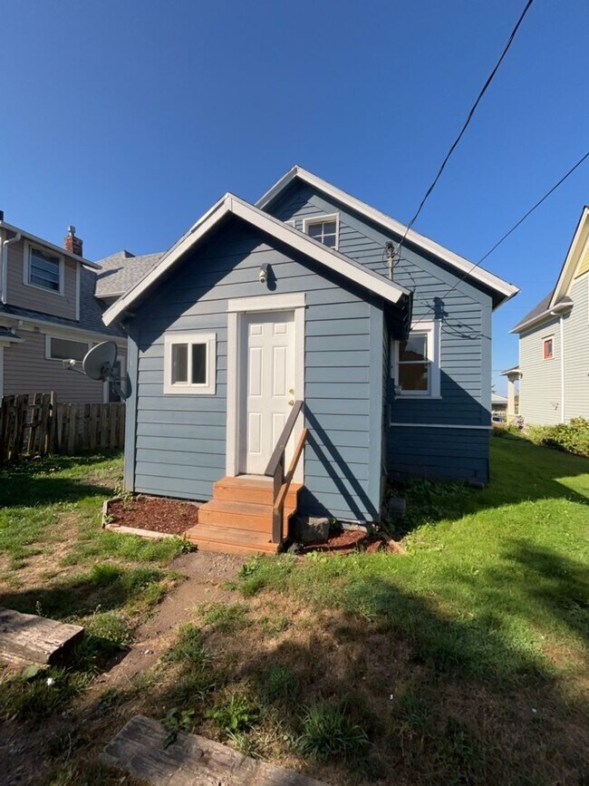 Building Photo - 4 Bedroom Home for Rent in the York Neighborhood!