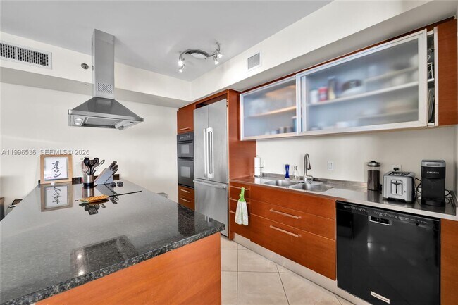 Building Photo - 1850 S Ocean Dr