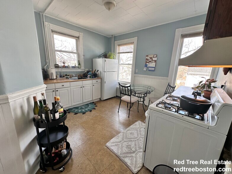 Building Photo - 4 Montcalm Ave