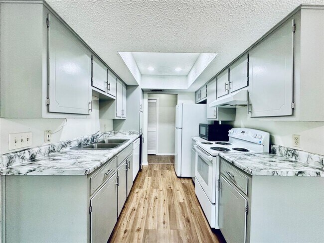 Building Photo - 1504 Sagebrush Dr