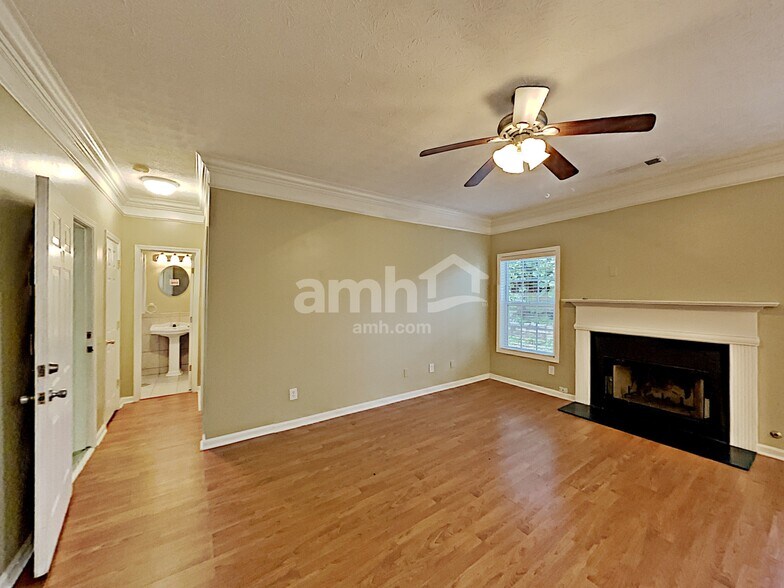 Building Photo - 875 Clairidge Ln