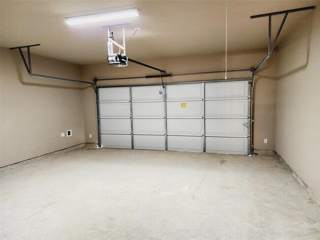 Building Photo - 9836 Grosbeak Ln
