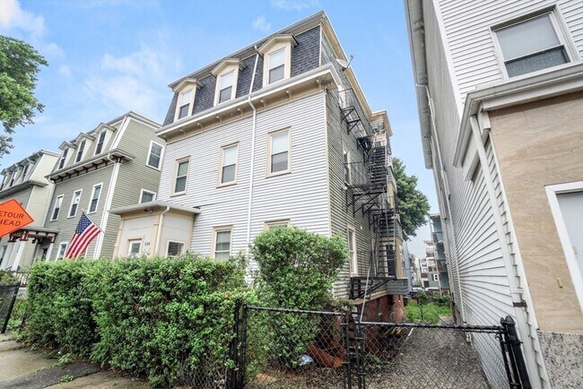 Building Photo - 928 Dorchester Ave