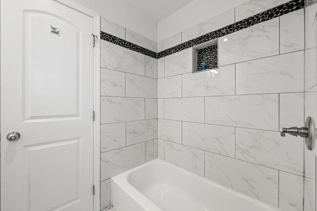 Building Photo - 414 Charles Pl