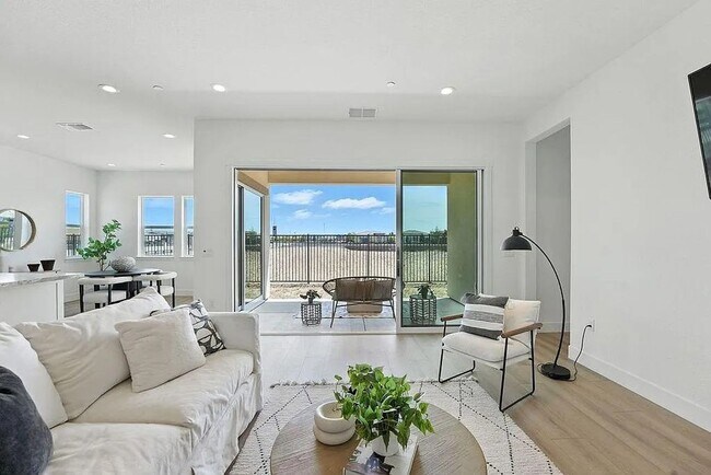 Building Photo - Spacious 2 bedroom 2 bath Home in 55+ Adul...