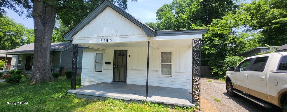 Primary Photo - 3190 Yale Ave