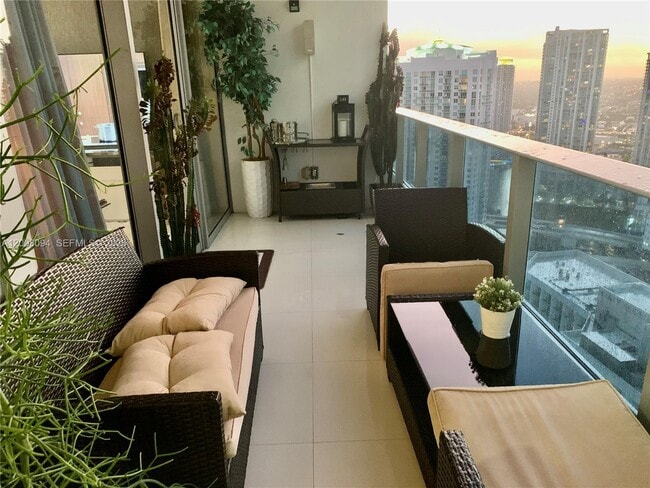 Building Photo - 200 Biscayne Blvd Way