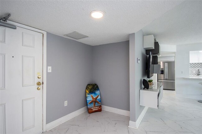Building Photo - 660 Island Way