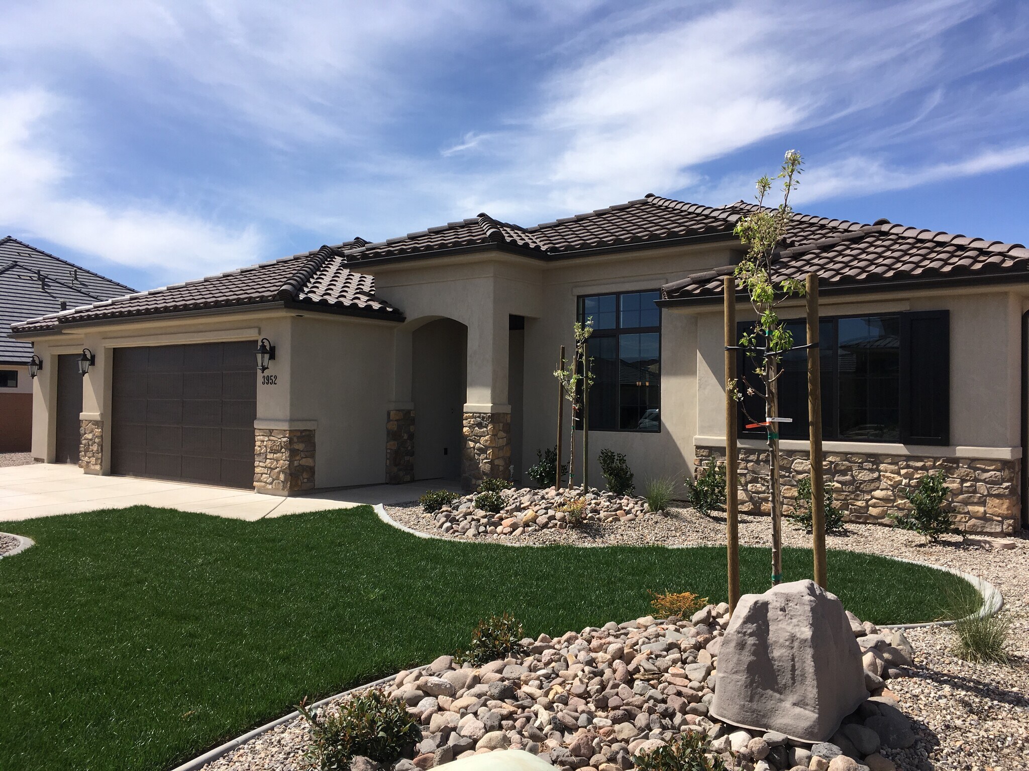 beautifully landscaped front yard - 3952 S Saddleback Rd