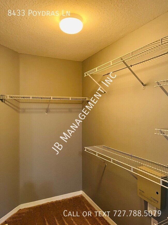 Building Photo - 8433 Poydras Ln