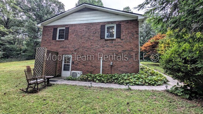 Building Photo - 3/2.5 House Near Brevard - Furnished or Unfurnished