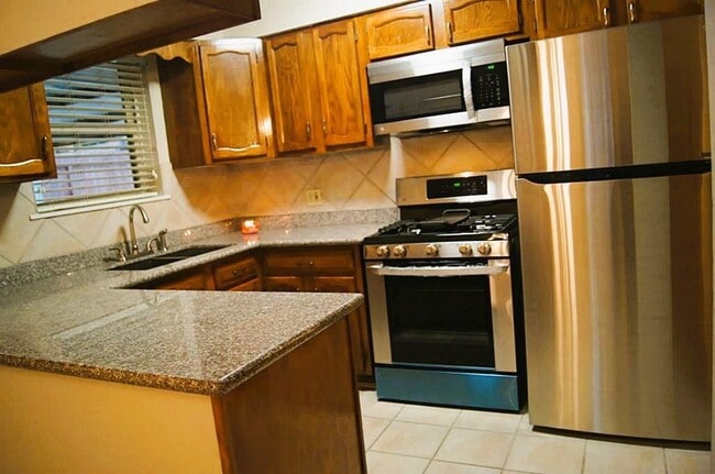Building Photo - 3515 Castledale Dr