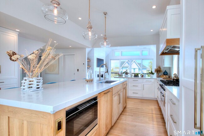 Building Photo - 26 Island Way